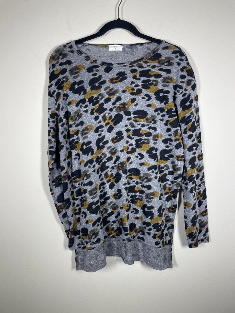 t. La Anthropologie Women Animal Print Long Sleeve Tee Shirt S High-low Oversize